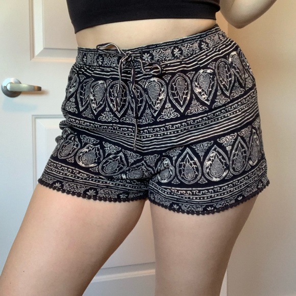 Hollister Pants - Hollister Boho Patterned Fabric Shorts